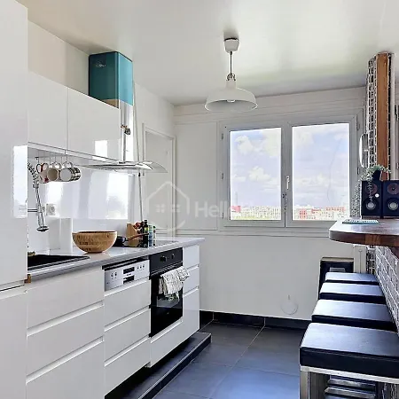 Apartment Vue Tour Eiffel Et La Defense A Clichy